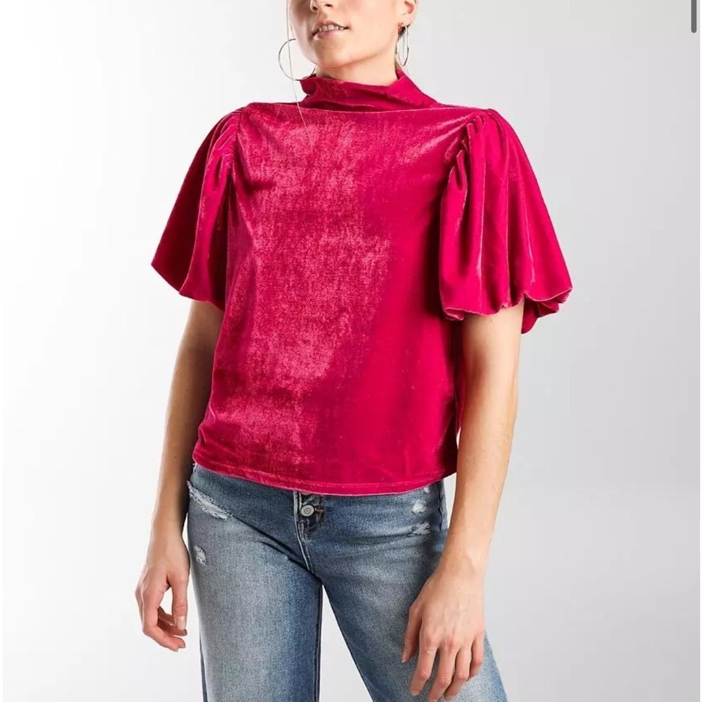 Free People Hot Pink Velvet
Puff Sleeve Mock Neck Tee Women's
Small preloved - Picture 3 of 11